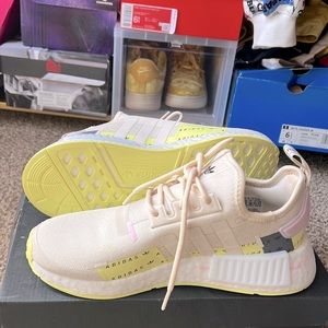 ADIDAS NMD_R1 W - brand-new sneakers